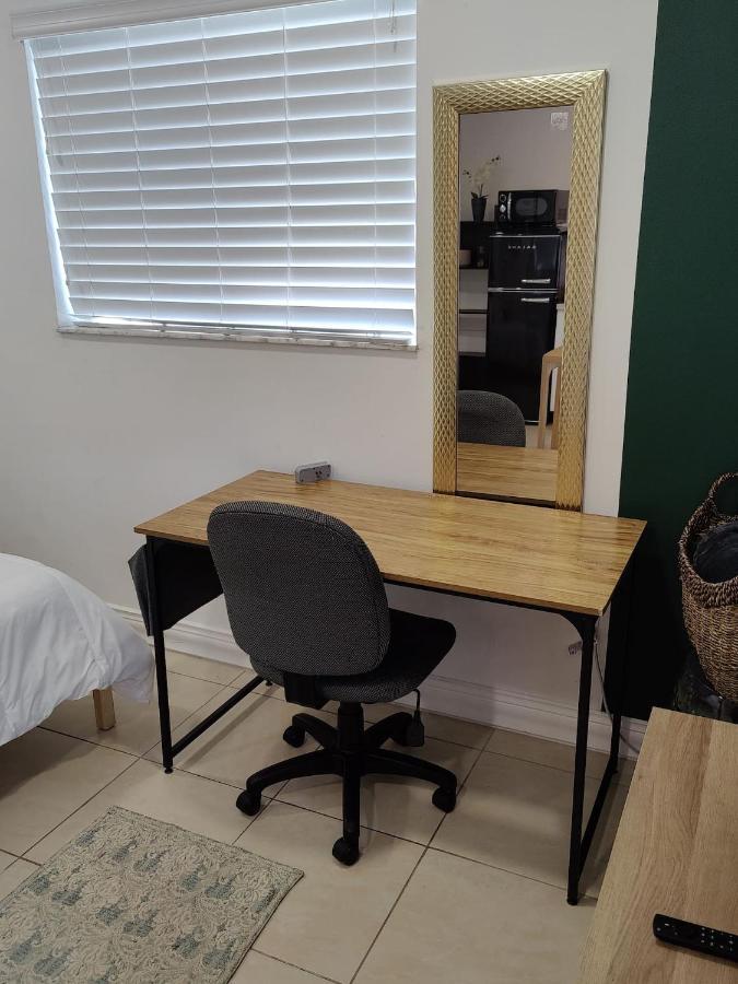 מיאמי Private Suite W/ Full Backyard, Bbq, 5Min From Mia מראה חיצוני תמונה